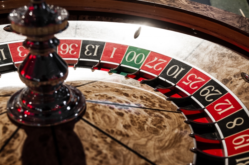 wooden-shiny-roulette-details-in-a-casino